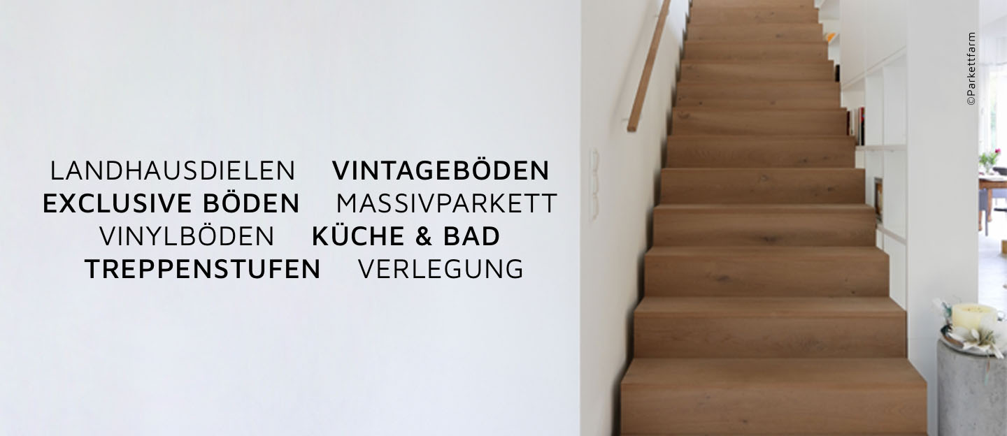 Hell erleuchtetes Treppenhaus mit Holzstufen, Text: 'Landhausdielen Vintageböden Exklusive Böden Massivparkett Vinylböden Küche & Bad Verlegung'